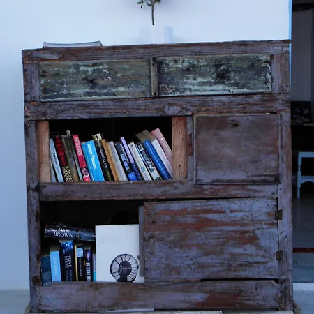 Markezinis Otel Perivolos (Santorini)