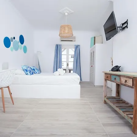 Markezinis Otel Perivolos (Santorini)