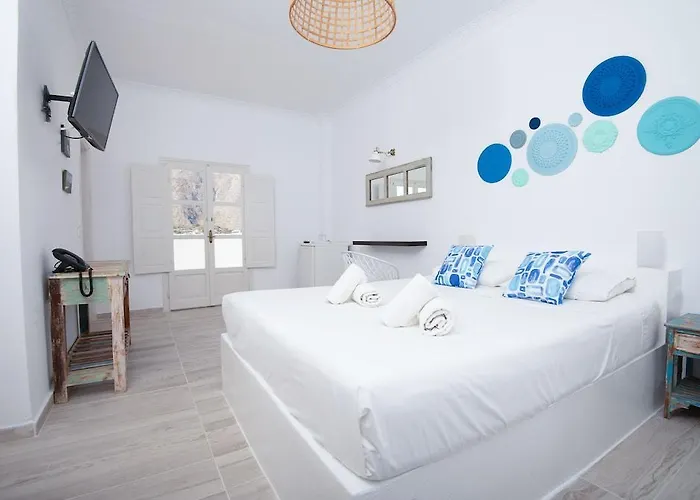 Markezinis 3* Perivolos (Santorini)
